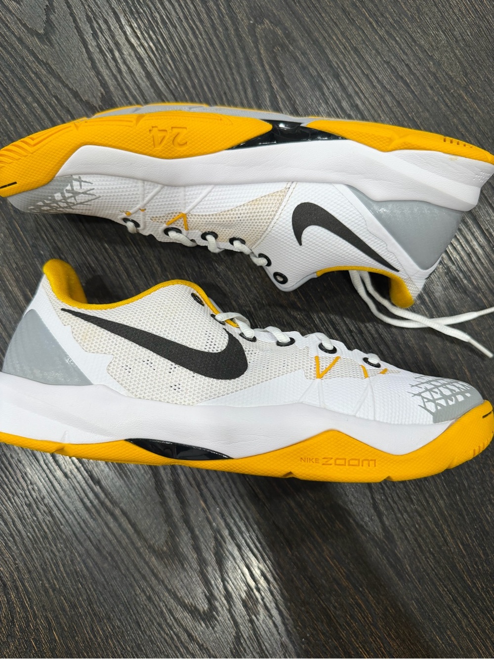 Nike Zoom Kobe Venomenon 4 White University Gold size 8.5